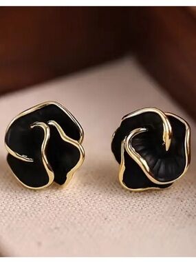 Elegant Black & Gold Floral Stud Earrings - Women Jewelry